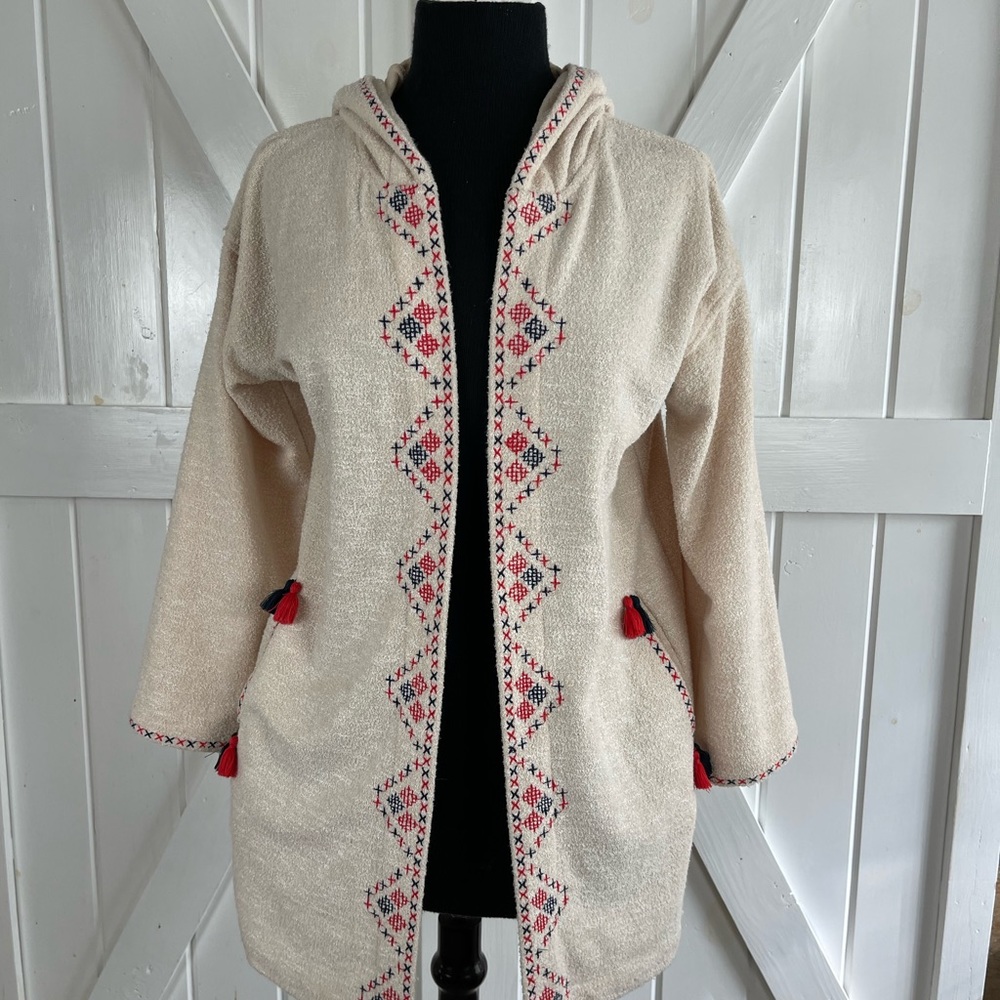 En Creme Aztec sweater size small